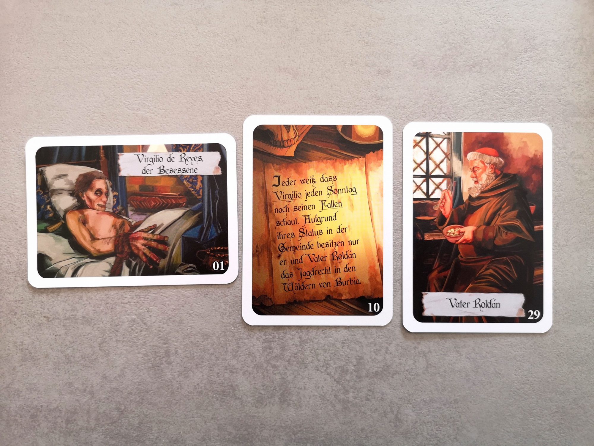 Die Karten zeigen Porträts von Spiel-Charaktern sowie einen Hinweistext.