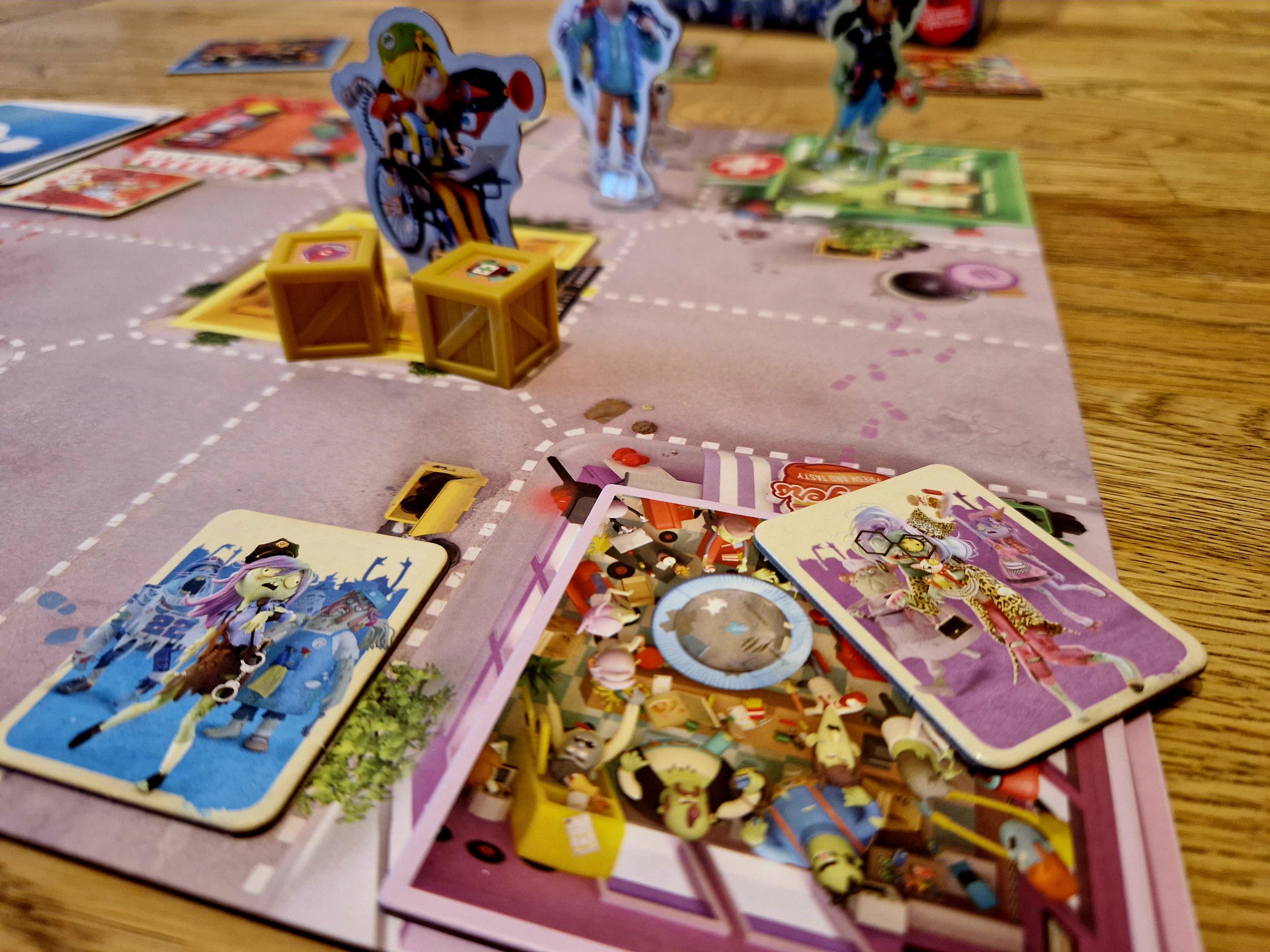 Bild von einem Zombie, dass ein Gebäude erreicht und ein Trampolin gebaut hat.