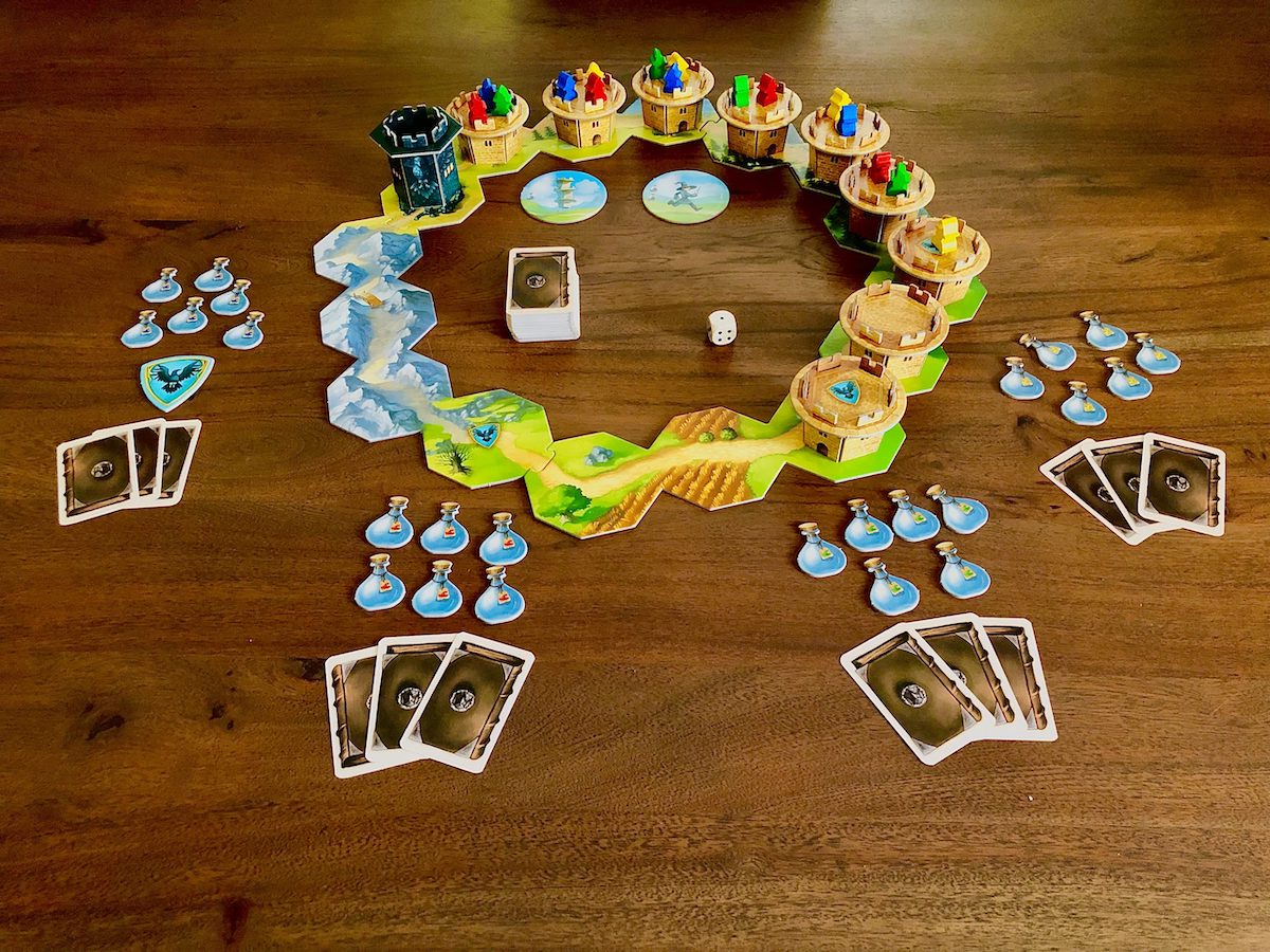 Dieses Bild zeigt den Startaufbau im Spiel für vier Personen.