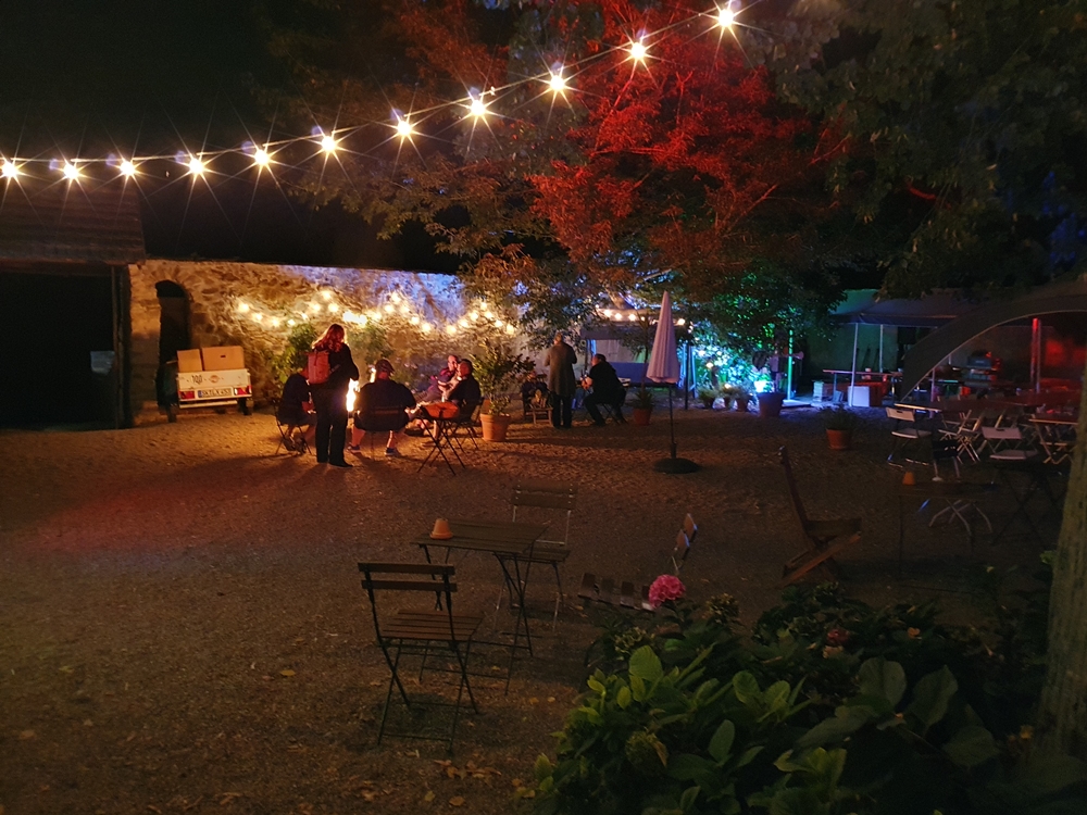Nachtstimmung im Innenhof