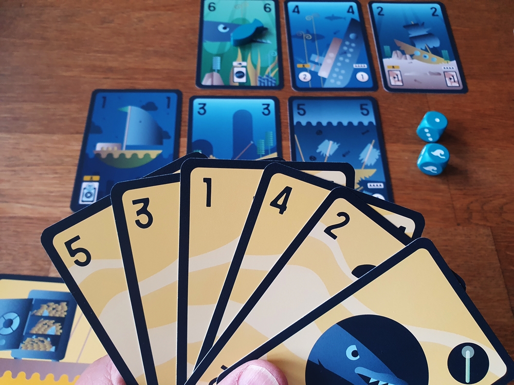 Kartenhand eines Spielenden