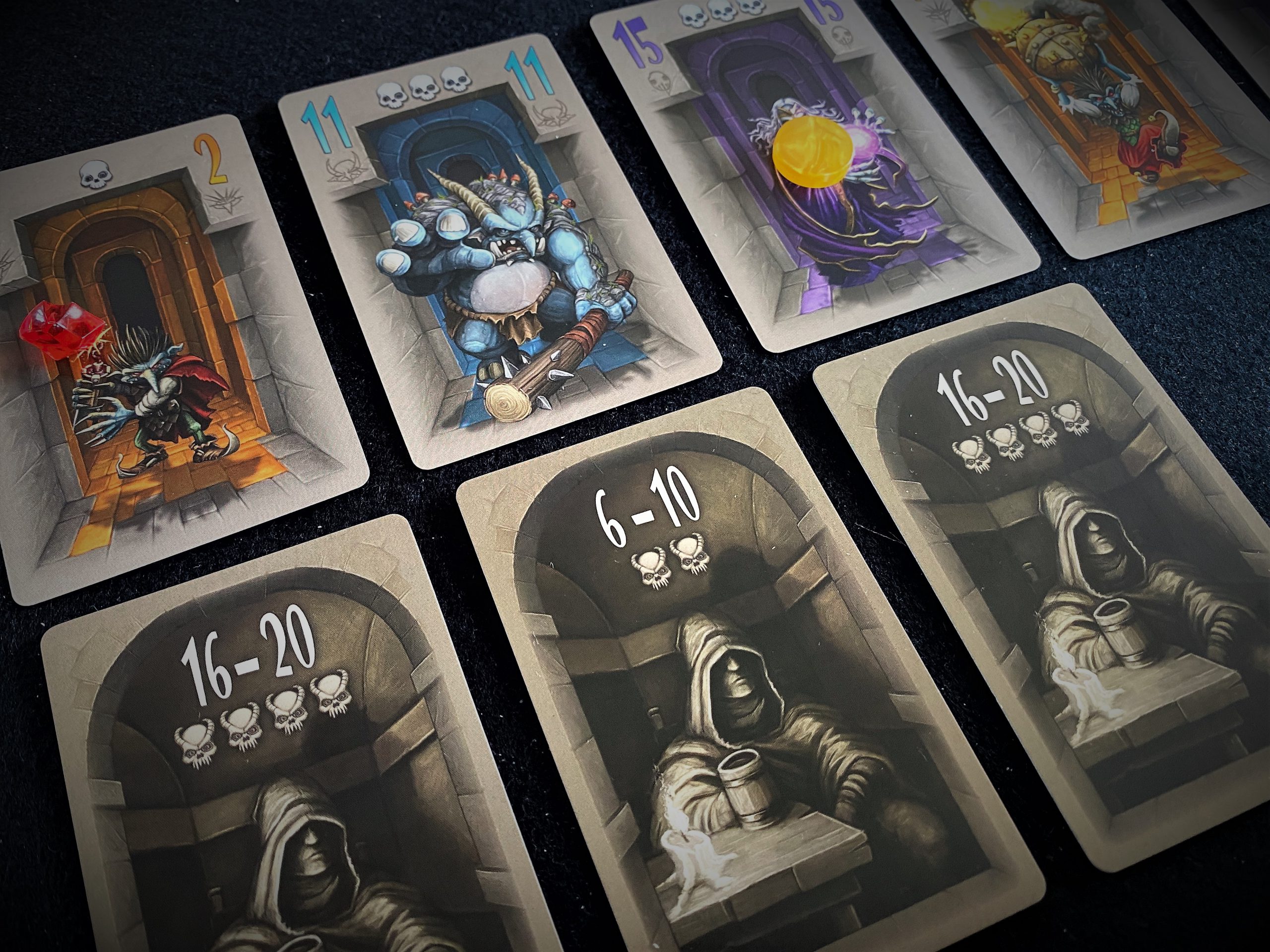 Oben liegen die Monster, unten die Menschen