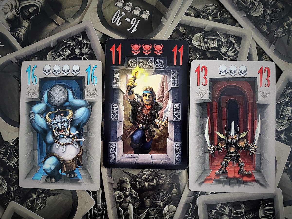 Aufgedeckte Karten zeigen ihre Werte zwischen 1 und 20