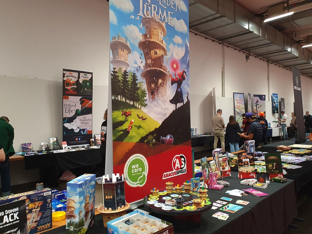 Spiel Die wandelnden Türme vor einem passenden Display