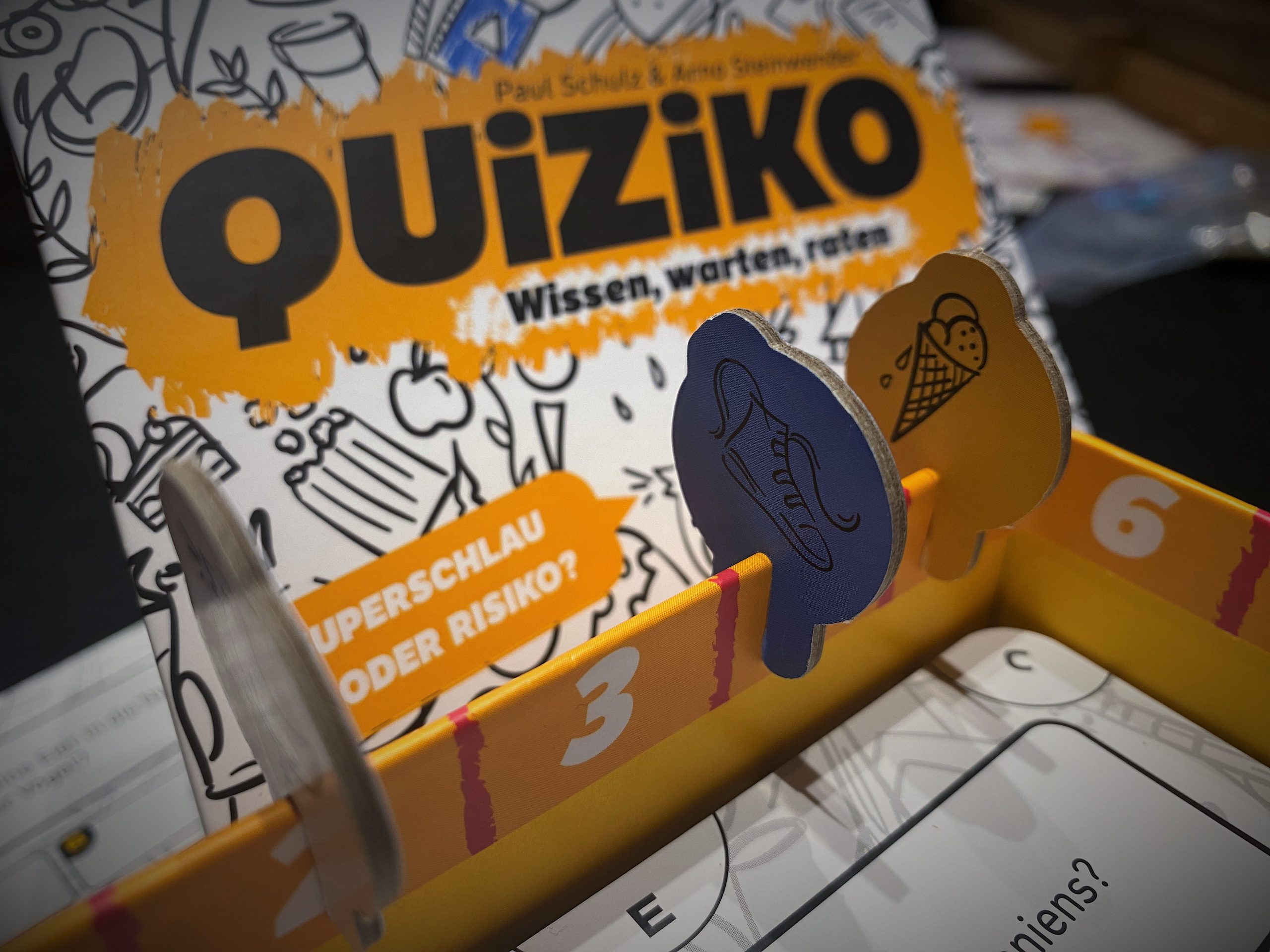 Die Punktemarker von Gelb und Blau stehen schon bei Vier. 