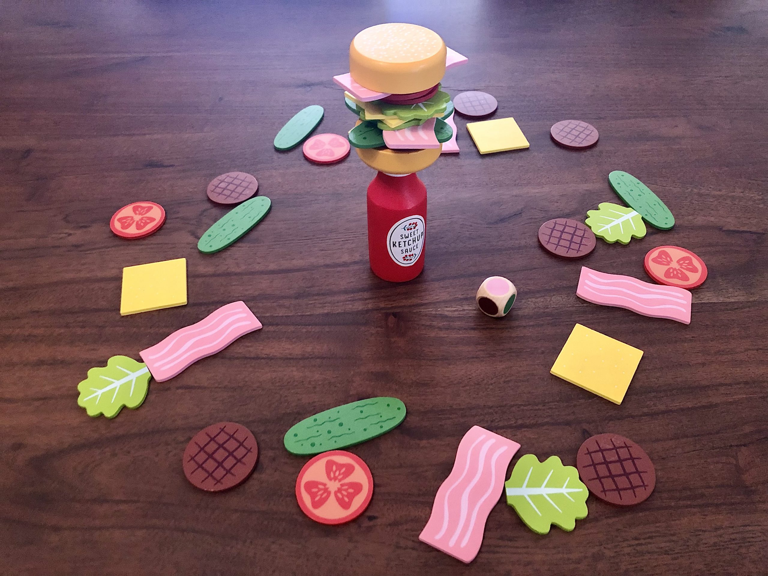 Hier ist das Spiel schon soweit fortgeschritten, dass der Burger Deckel schon oben auf liegt.