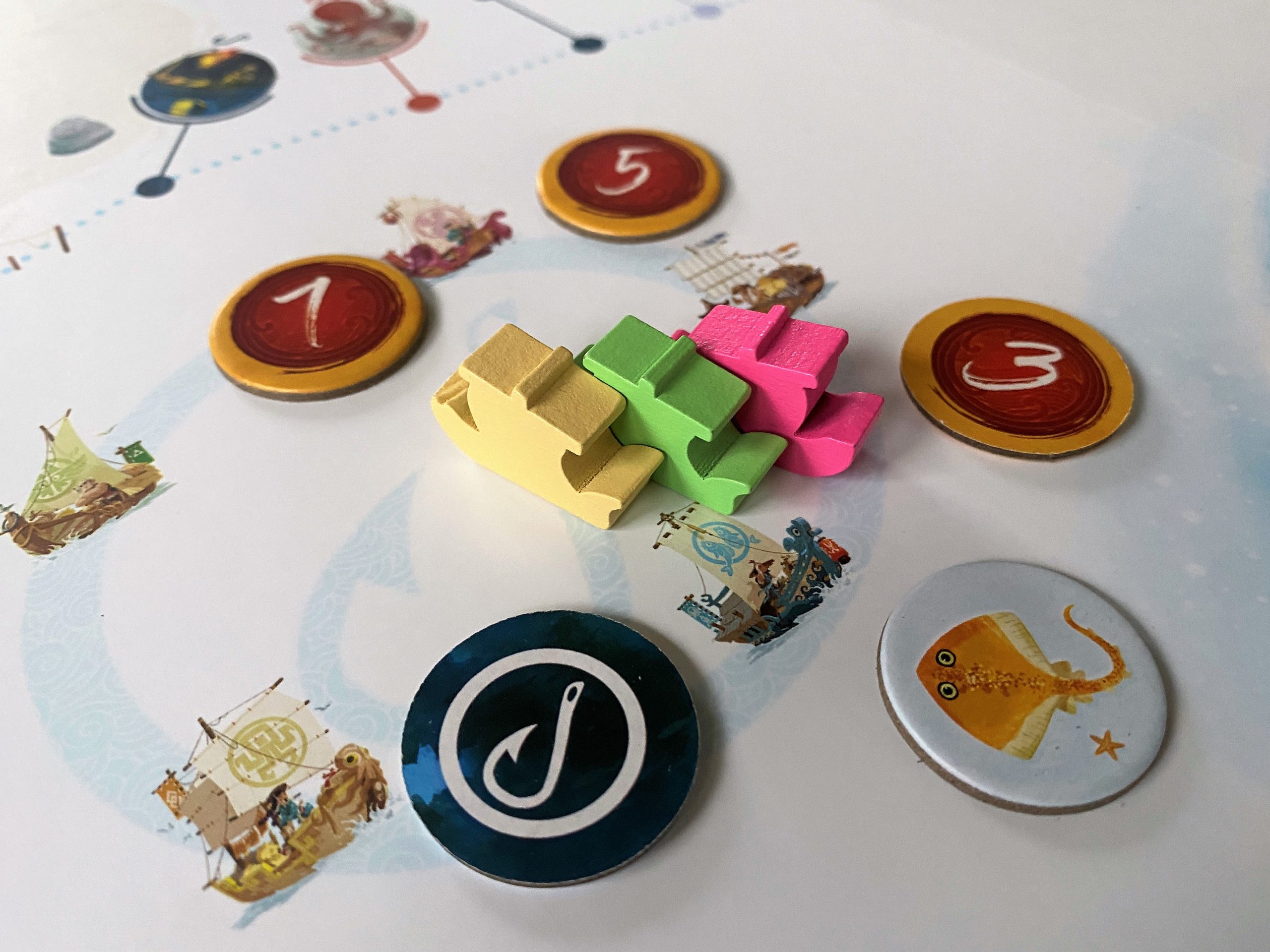 Drei Schiffe beim Zieleinlauf