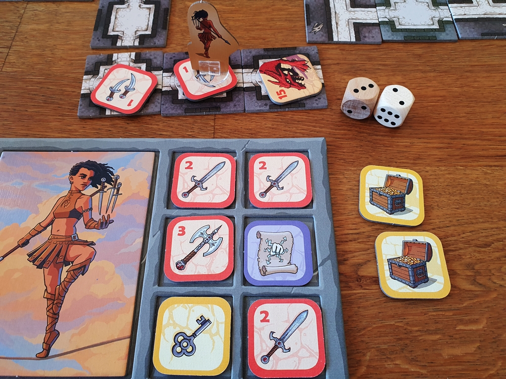 Spielertableau mit fortgeschrittener Ausrüstung, Figur steht vor dem Endgegner