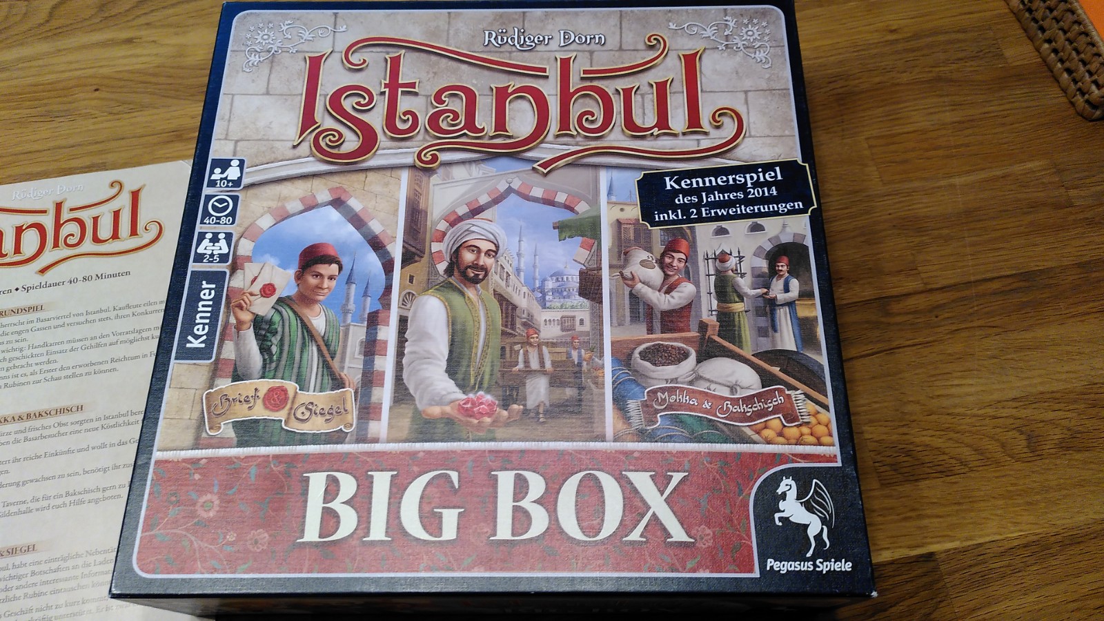 Schachtel der Big Box mit Bildern für die Erweiterungen Brief und Siegel und Mokka und Bakschisch