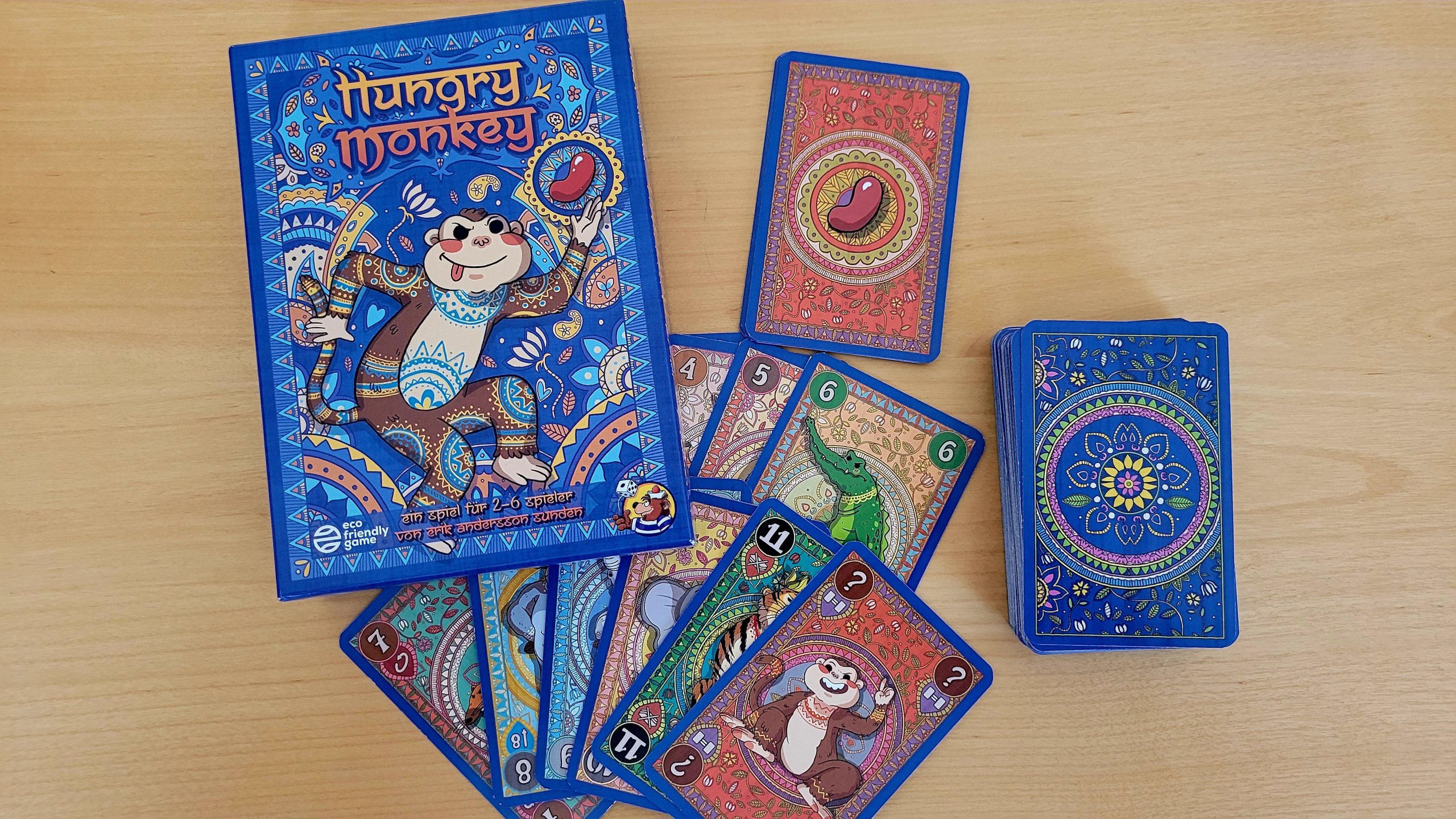 Spieleschachtel mit Inhalt