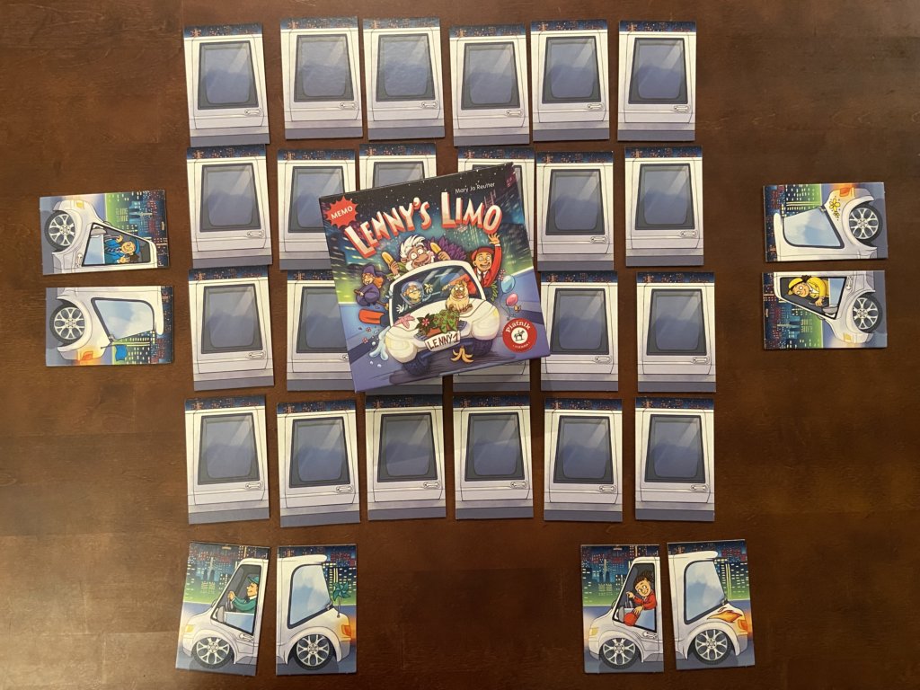 Auslage der Memoryplättchen und Limousinenplättchen für 4 Spieler
