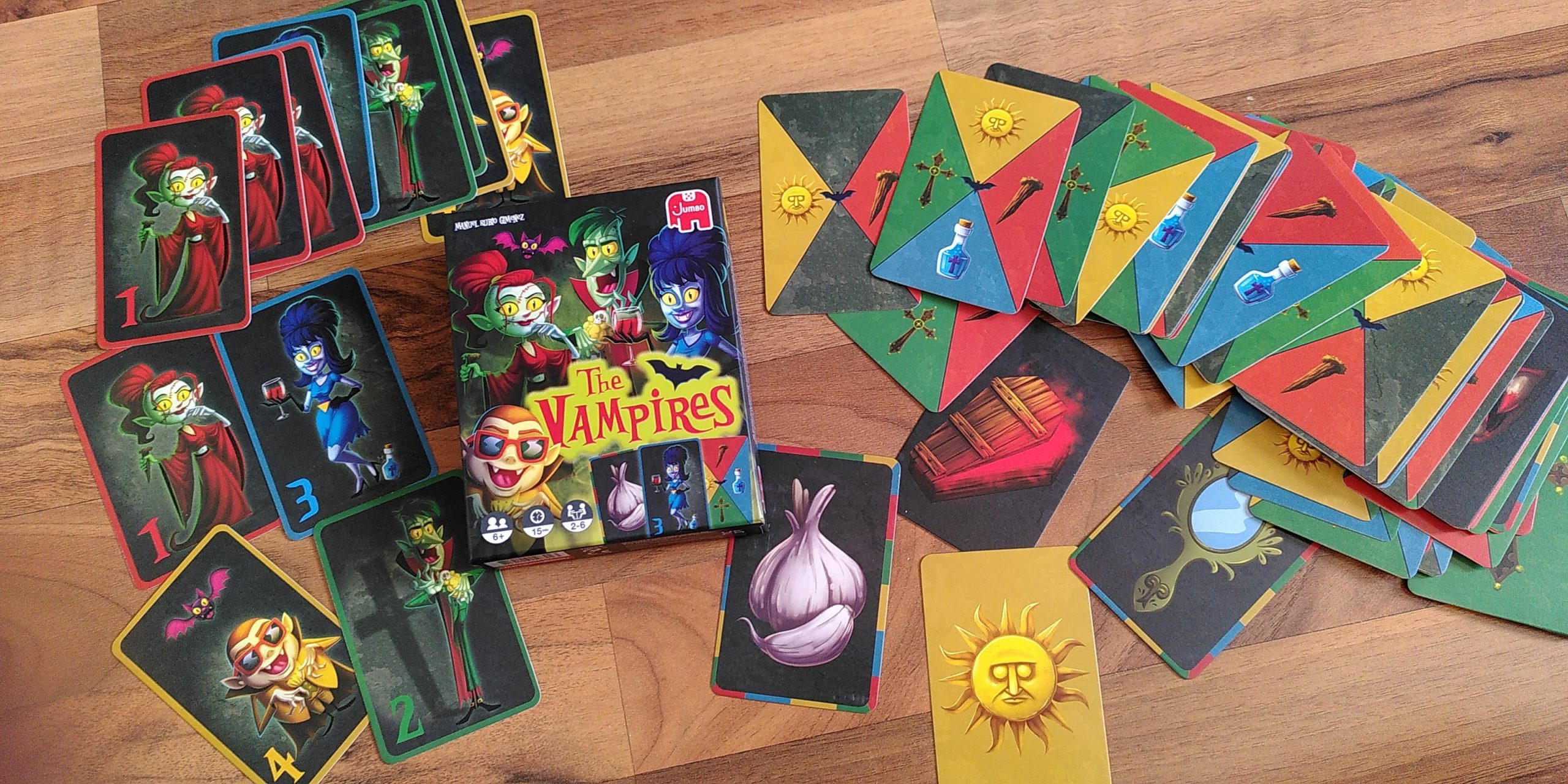 Spielmaterial von The Vampires, Vampirkarten, Angriffskarten, Aktionskarten, bunt und niedlich