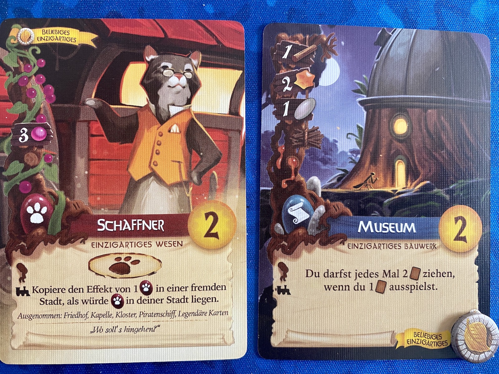 Ein goldenes Banner zeigt an, dass diese Karten miteinander kombiniert werden können