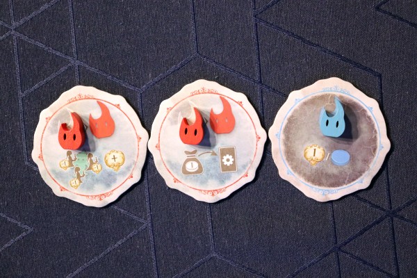 Irrlichter liegen auf den Wunschplättchen.