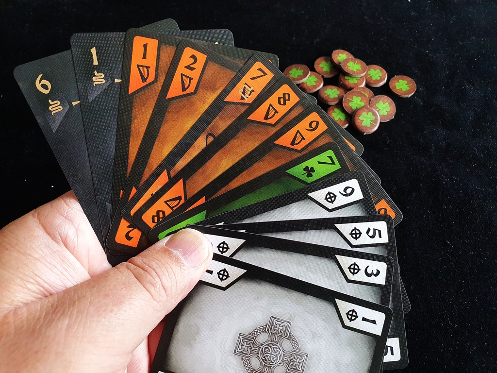 Kartenhand mit 12 Karten