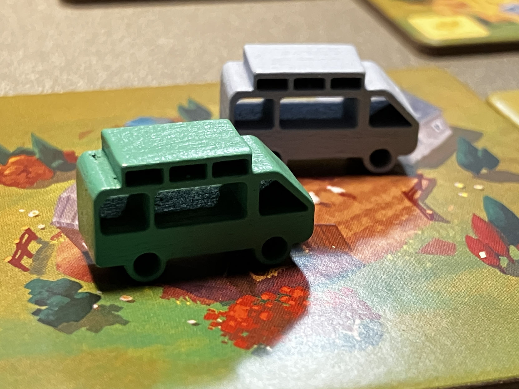 Zwei Spielerfiguren - Miniaturenbusse