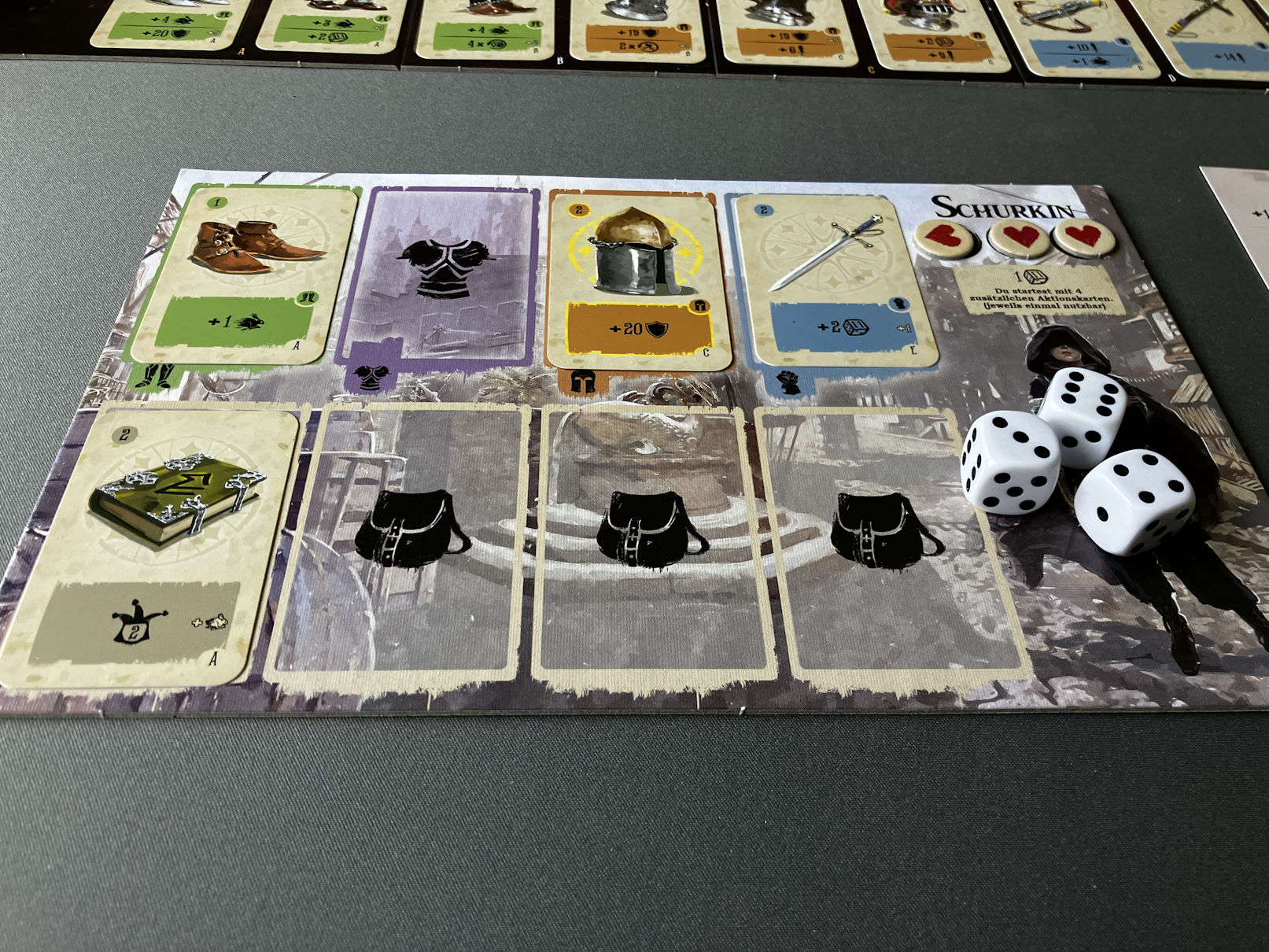 Spielertableau des Charakters Schurkin mit 3 weißen Würfeln