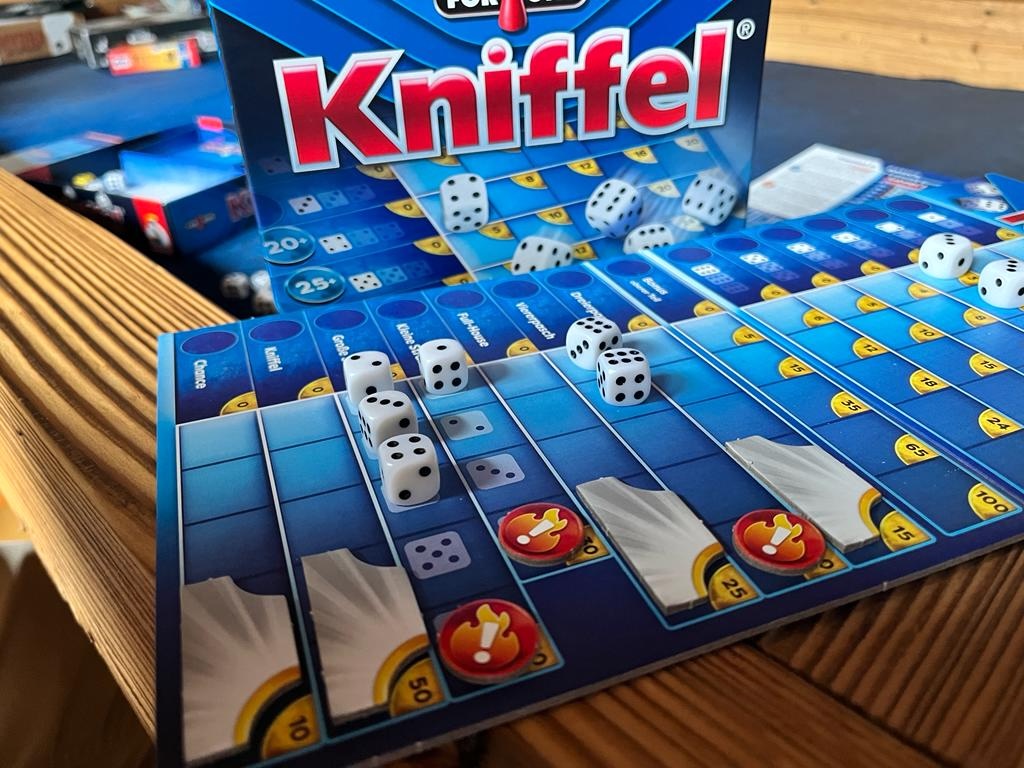 Totale auf das Brett und die kleine Schachtel