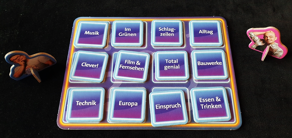 12 von 20 Kategorien werden in einer Partie gespielt, entsprechend liegen Marker auf dem Spielfeld, genannt Die Wand