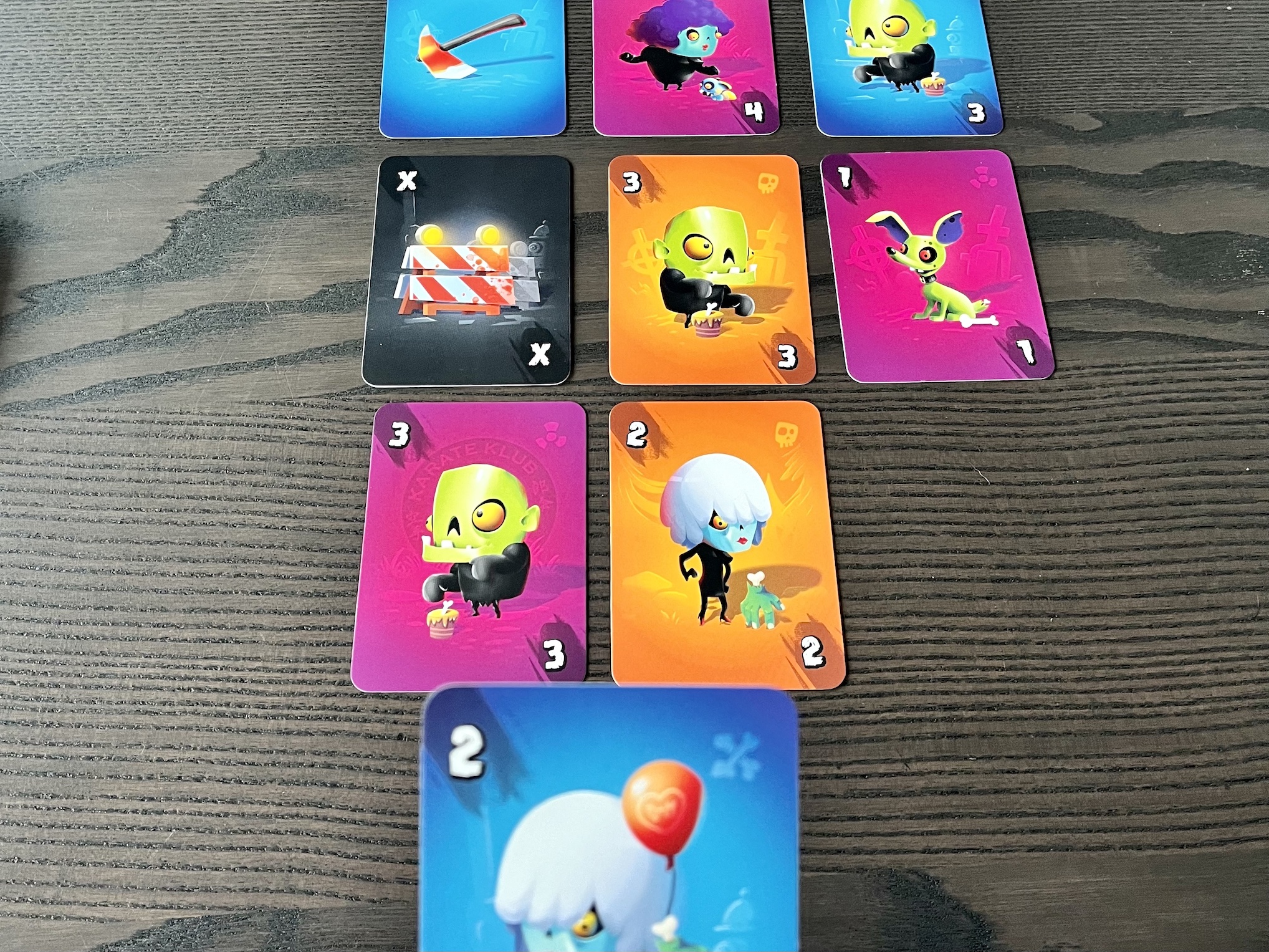 Die blaue 2 wurde gezogen und muss nun an einer Reihe angelegt werden