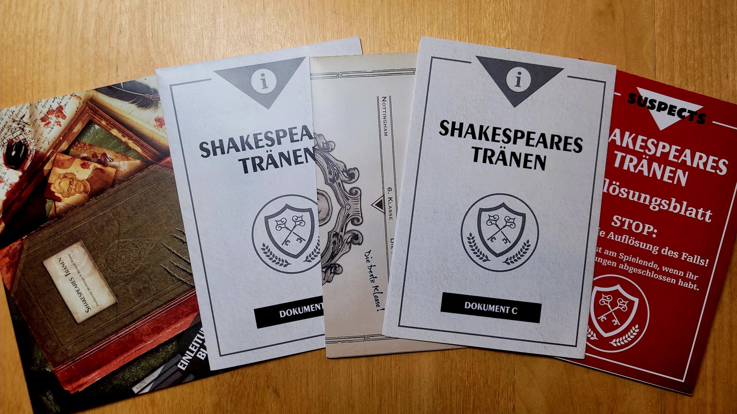 Mehrere beschriftete Umschläge