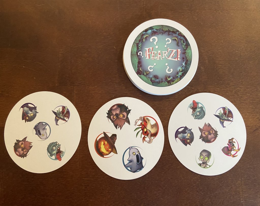 Gruselkarten, auf jeder sind mehrere der Monster abgebildet.