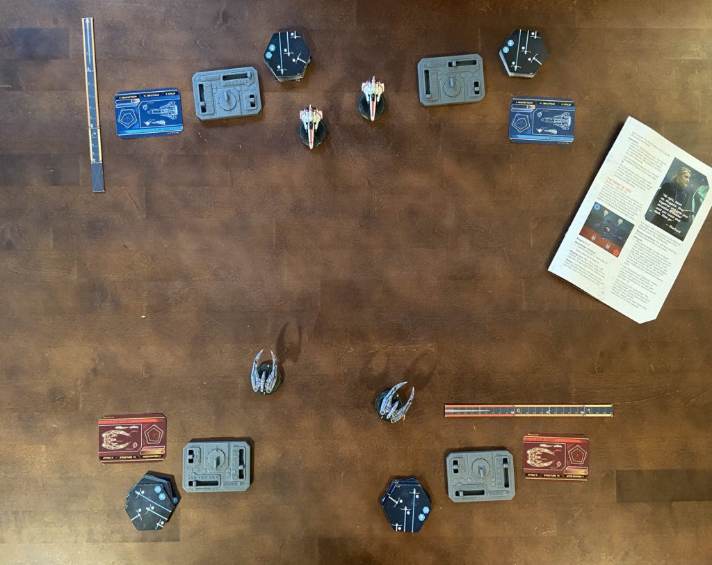 Spielmaterial zum Start aufgebaut von oben gesehen