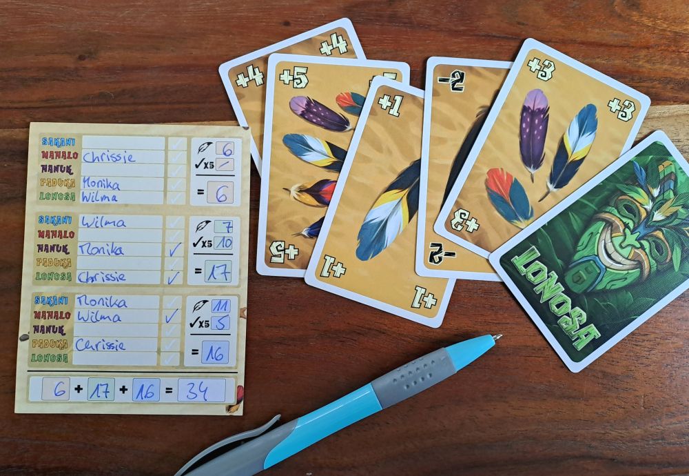 Karten und Wertungsblatt am Ende einer Runde