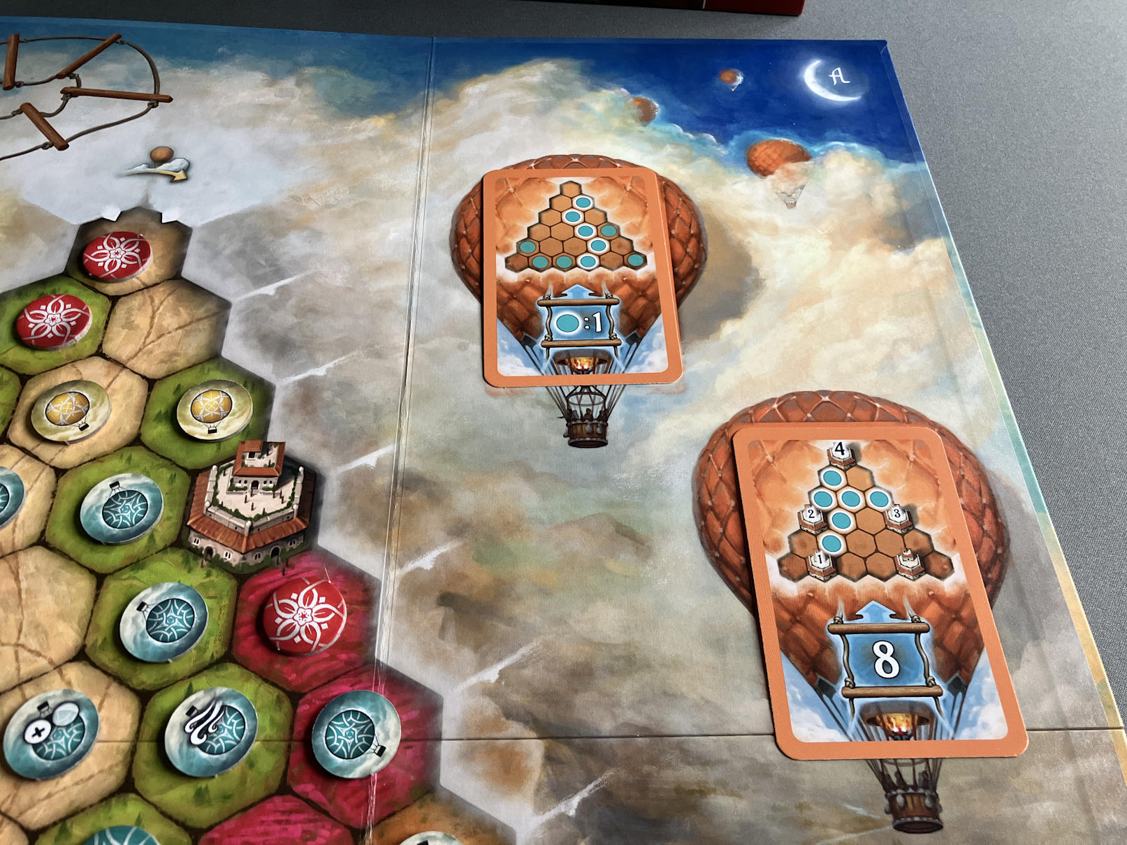 Zwei Endwertungskarten werden zufällig gezogen.