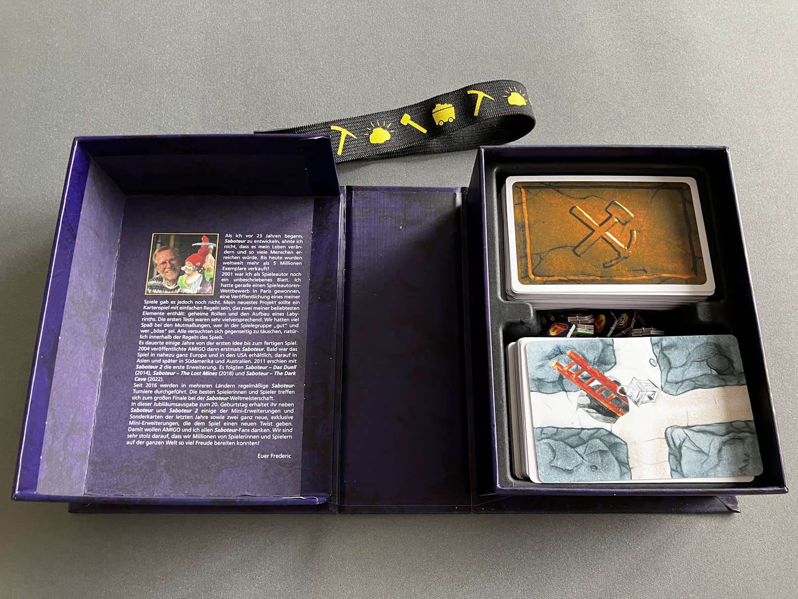 Blick in die Spielschachtel.