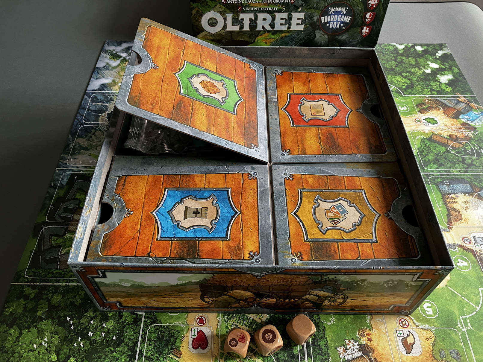 Blick in das Sortiersystem der Schachtel - alles hat einen Platz