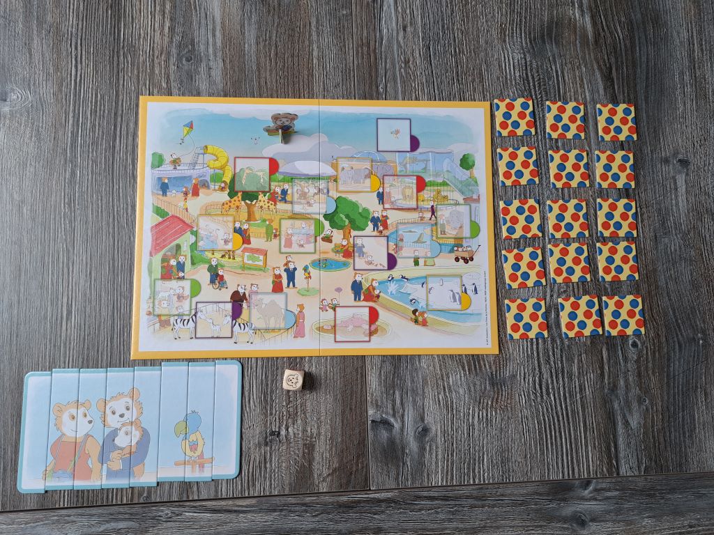 Es kann losgehen. Spielaufbau mit umgedrehten Plättchen