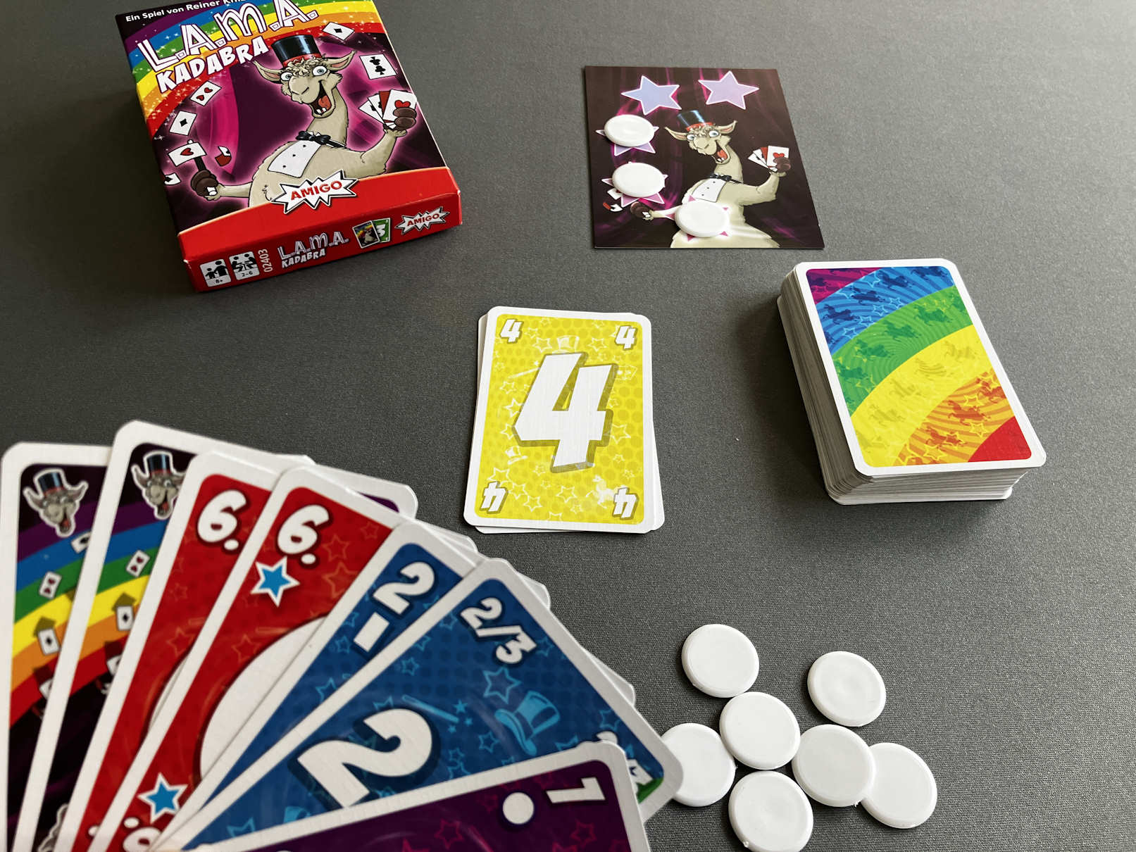 Nachgestellte Spielszene, Blick in die Kartenhand - keine Karte passt, ich muss eine Karte ziehen