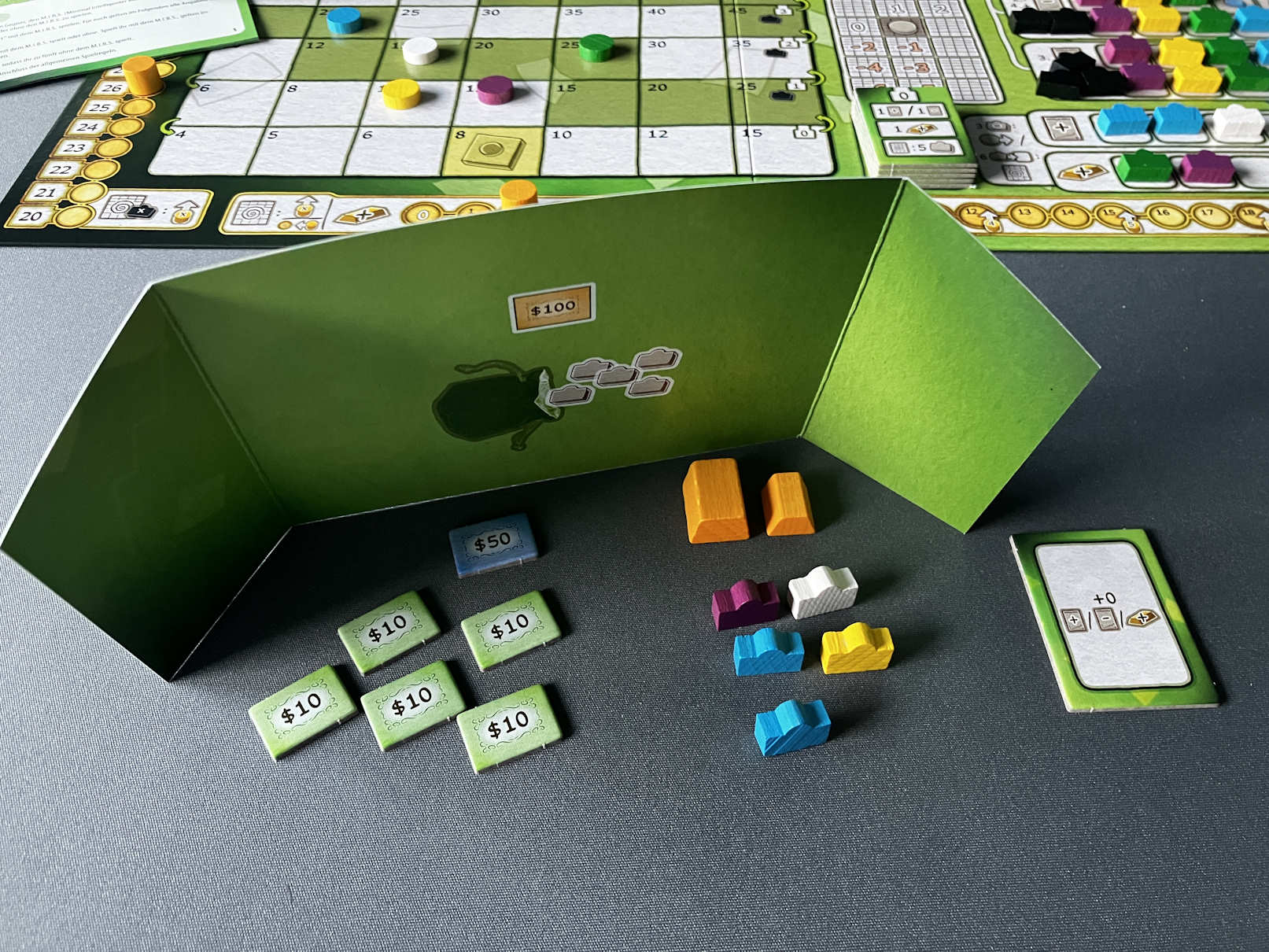 Der Sichtschirm hält das Kapital und damit die Siegpunkte stets geheim.