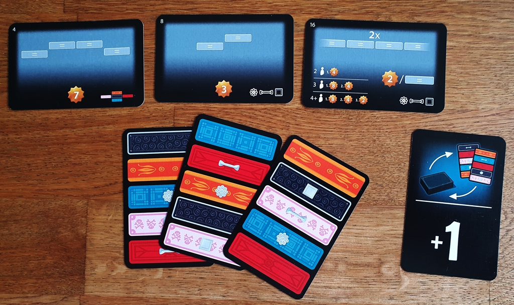 Drei Startkarten, davon werden zwei ausgewählt