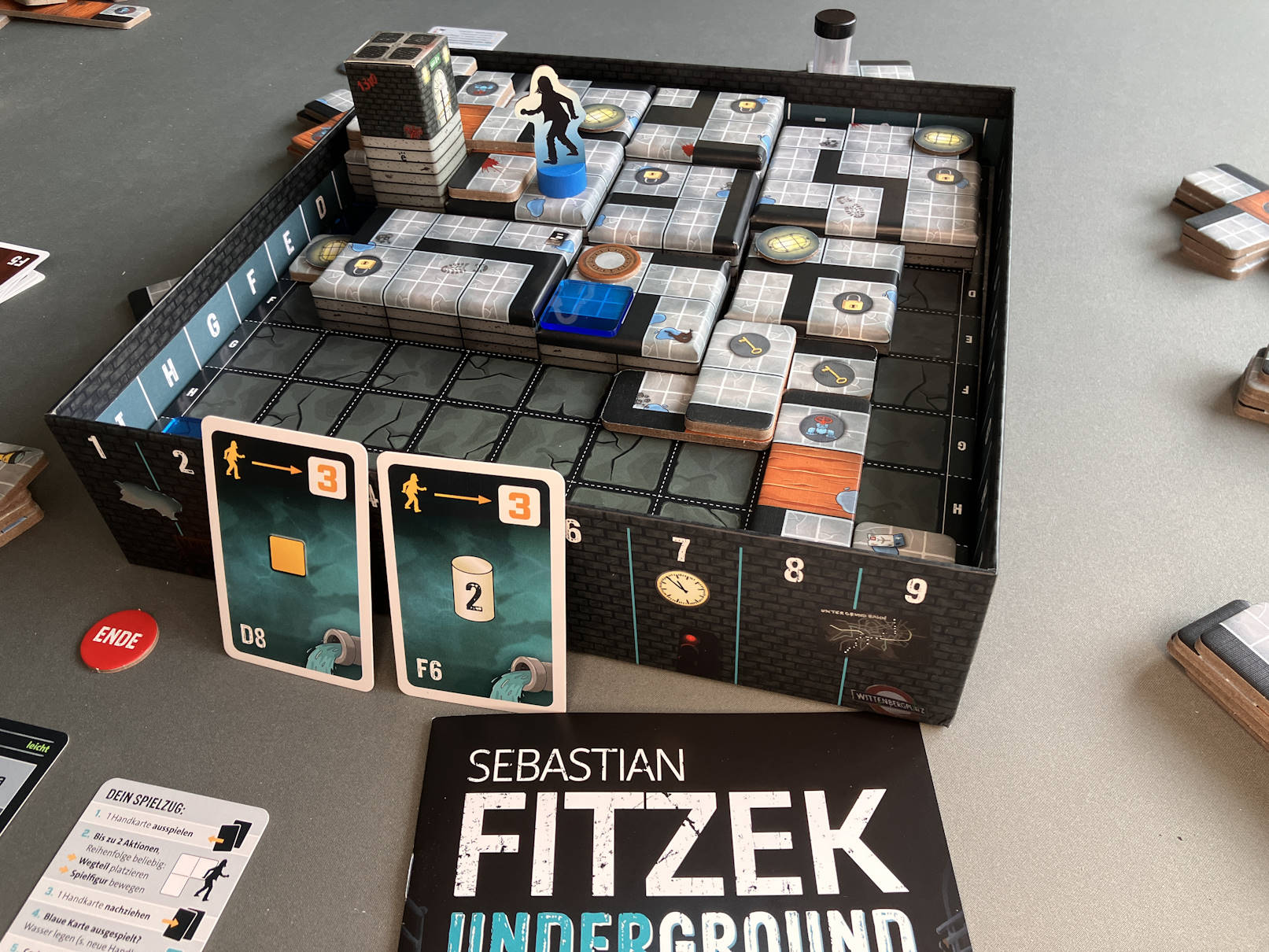 Der aufgebaute 3D Spielplan zu Beginn einer Partie