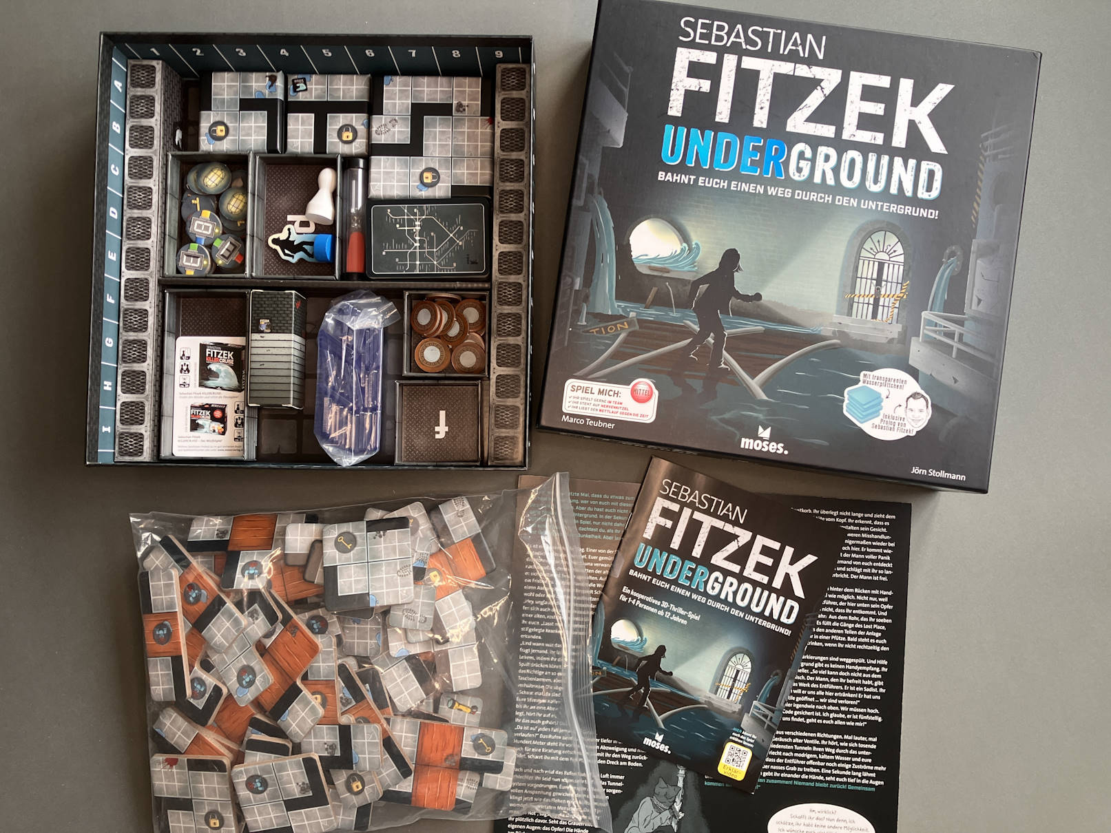 Spielkarton und Inhalt