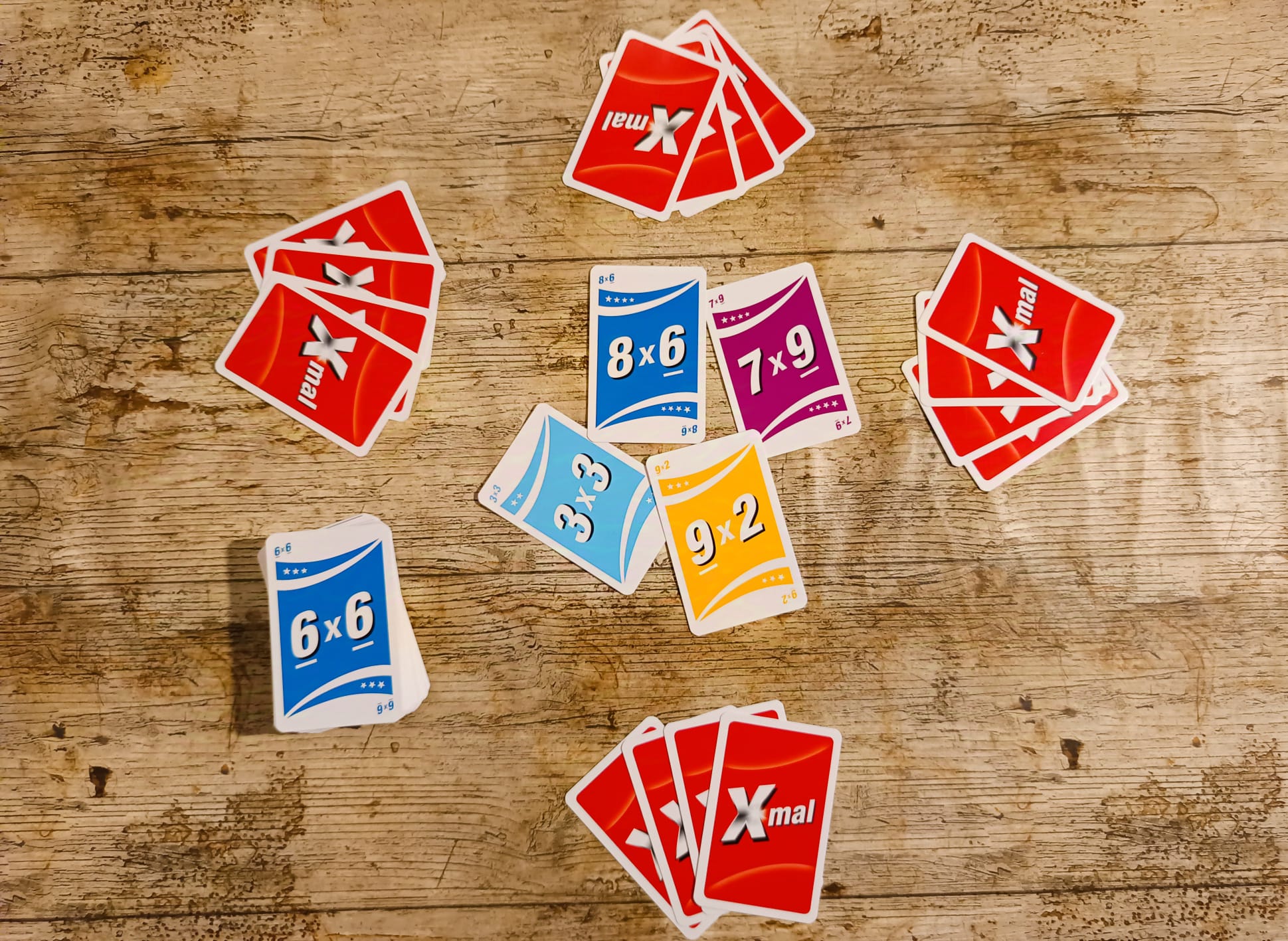 Das Spiel bietet 10 Varianten. Manche sind leichter, andere schwerer. 
