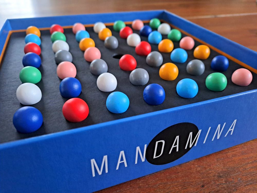 Blick in die Spielschachtel zu Spielbeginn.