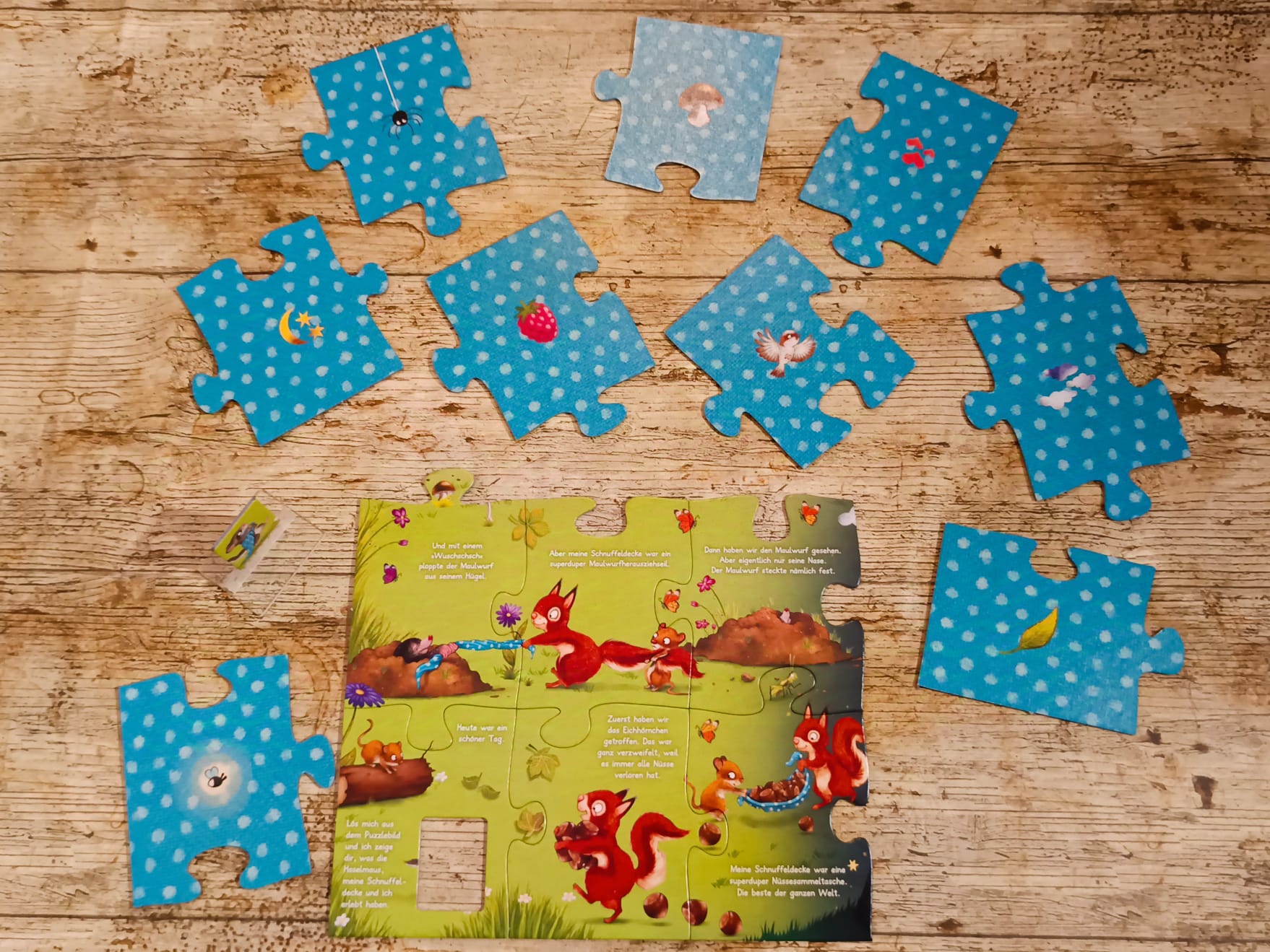 Zum zuordnen der Teile sind auf der Rückseite verschiedene Symbole abgebildet. 