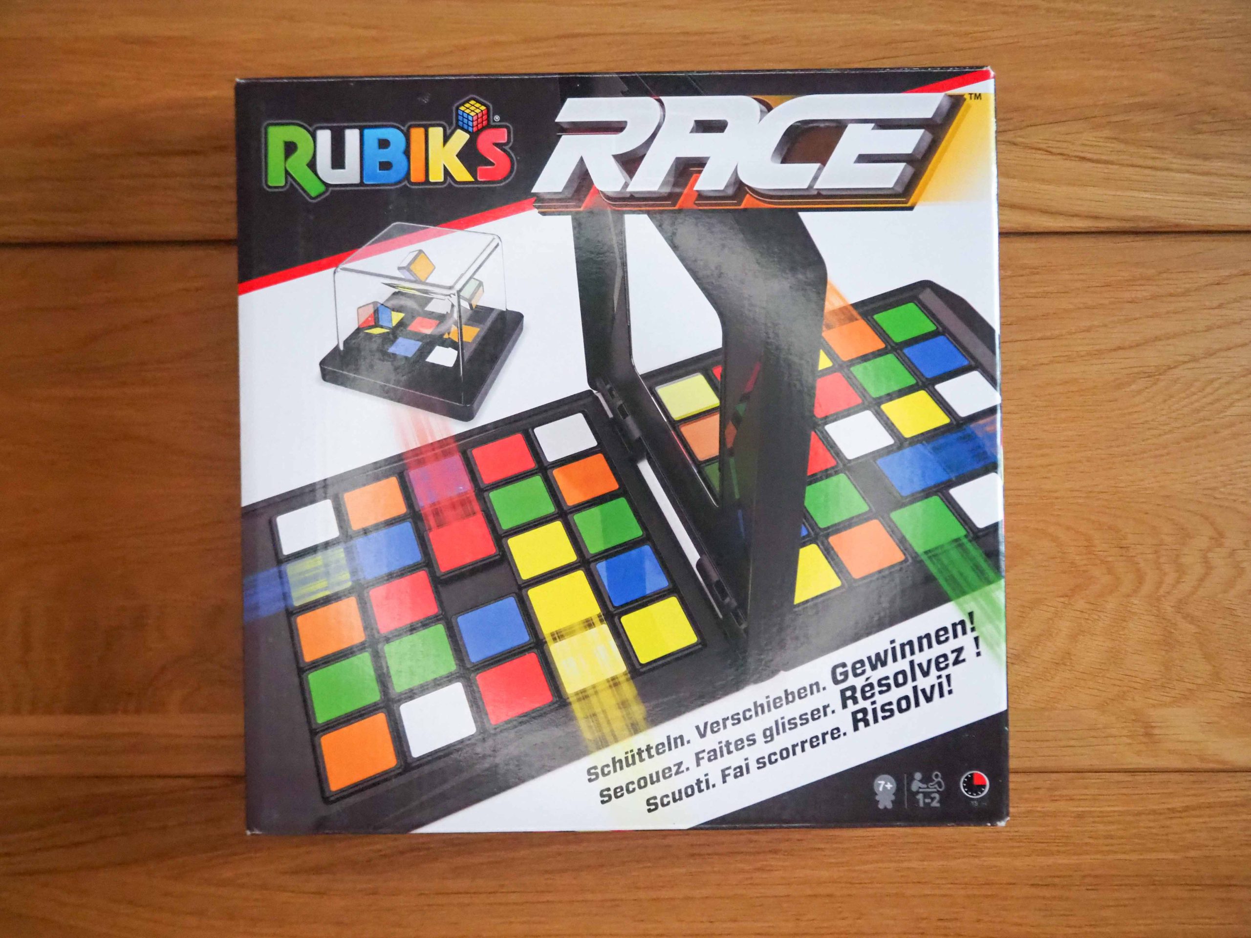 Spielschachtel mittig im Bild