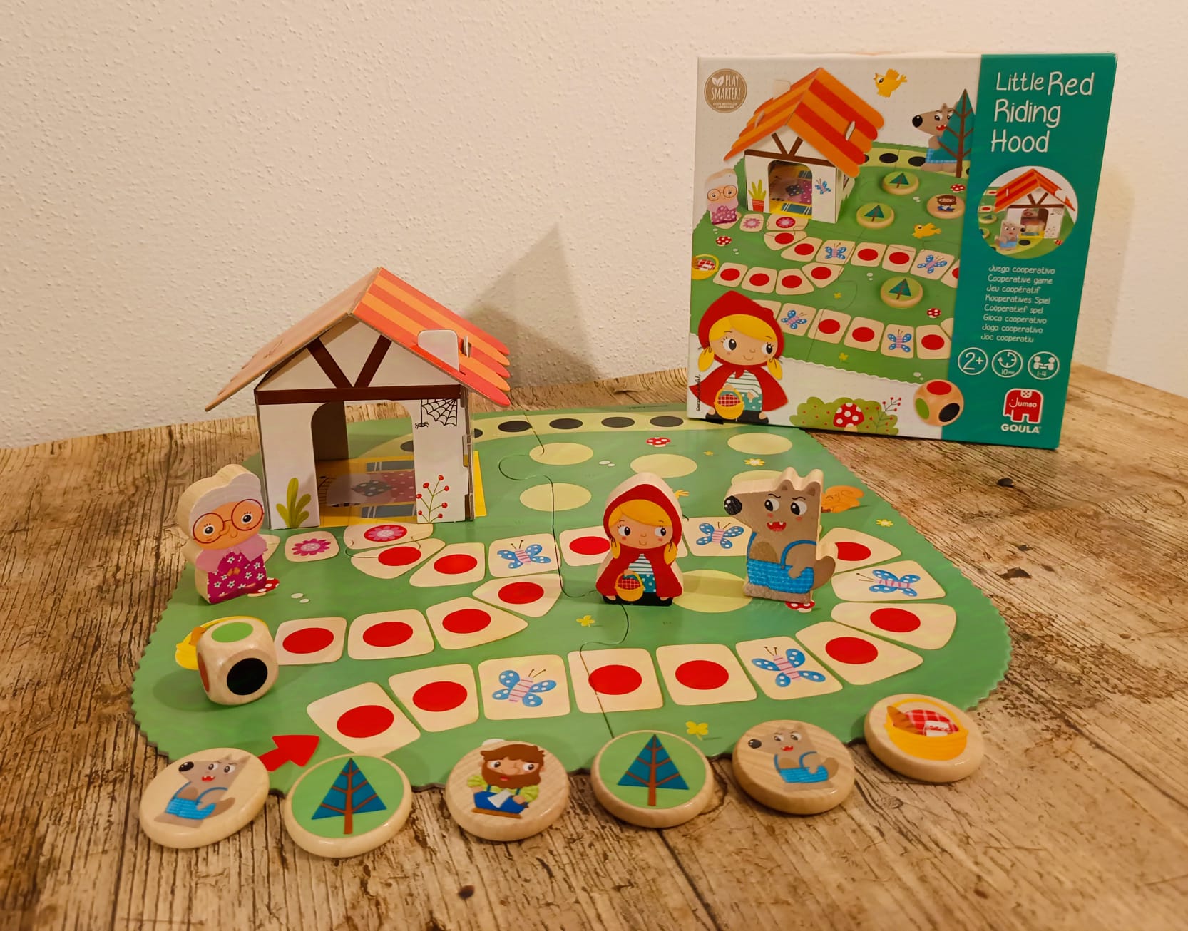 Spielschachtel mit Inhalt.