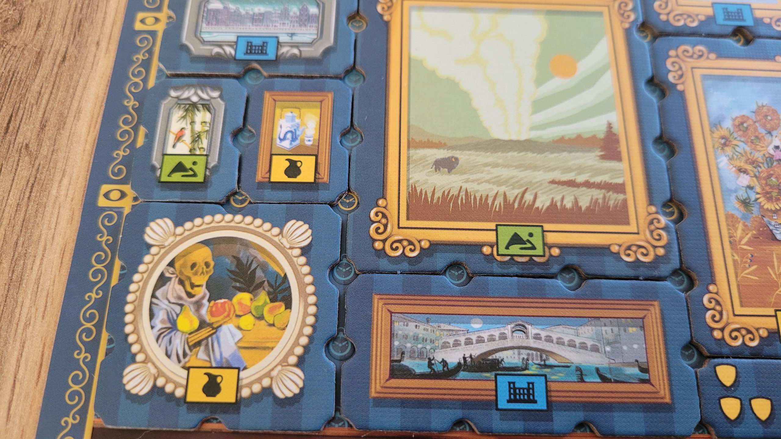 Die voll behangene Bilderwand - hier ist ein Fauxpas passiert!