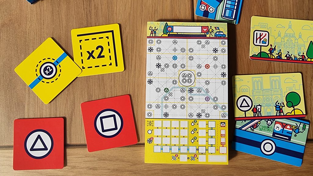 Der Spielblock sowie einige Karten