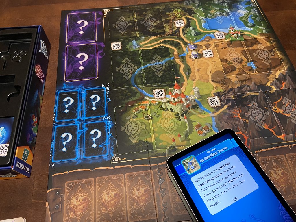 Spielbrett und SmartPhone mit der zugehörigen App