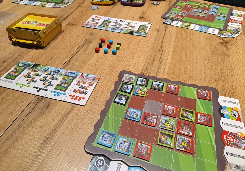 Blick auf den Spieltisch.