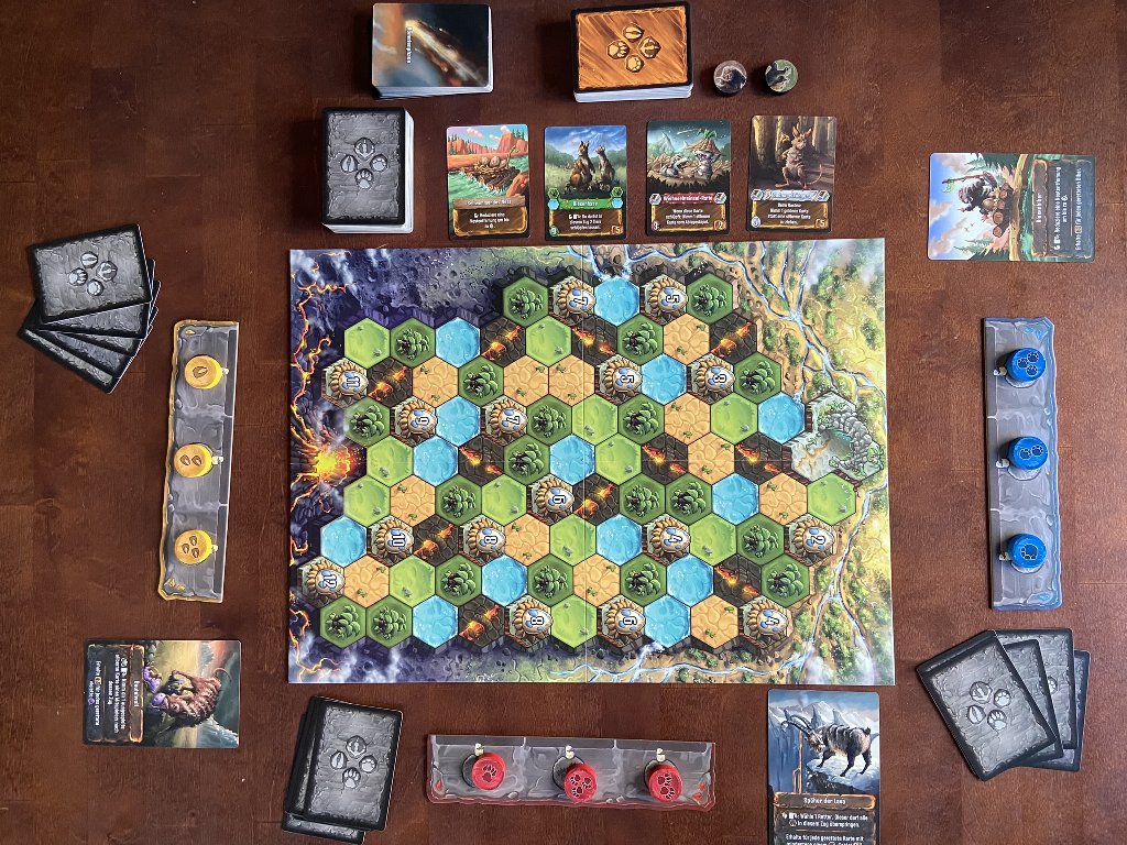 Zu sehen ist der Spielaufbau für 3 Personen.