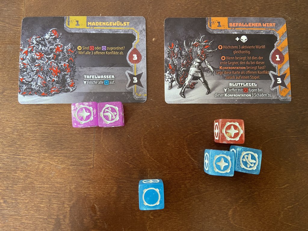 Gegnerkarte und gespielte Würfel