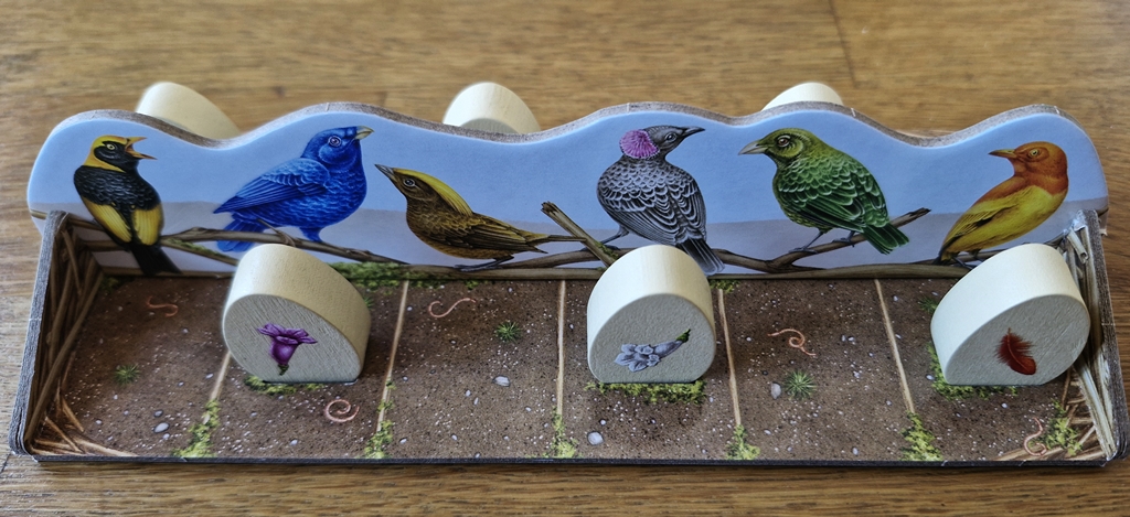 Der Vogelplan mit den Auftragssteinen zu Beginn einer Partie.