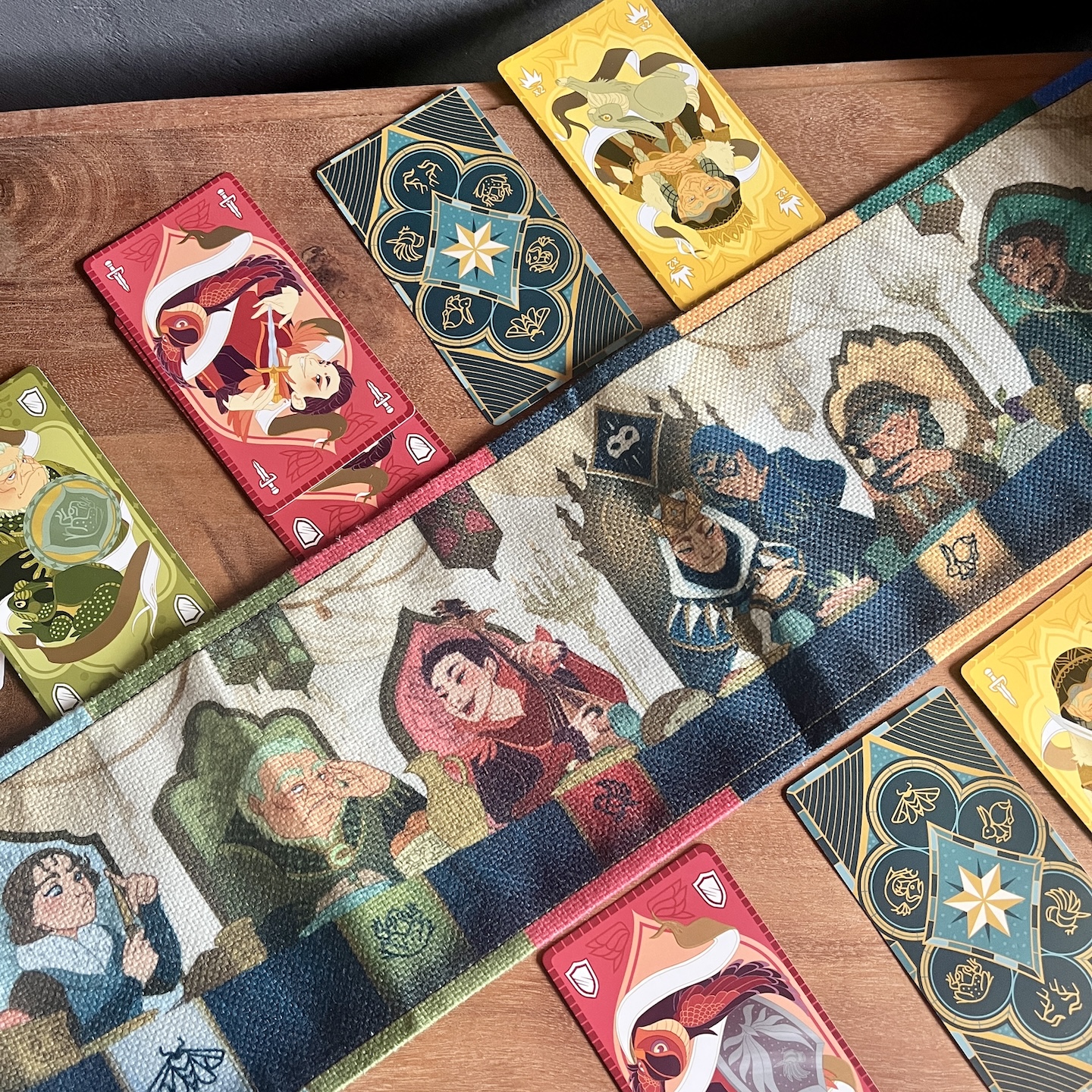 Kartenverteilung am Hof